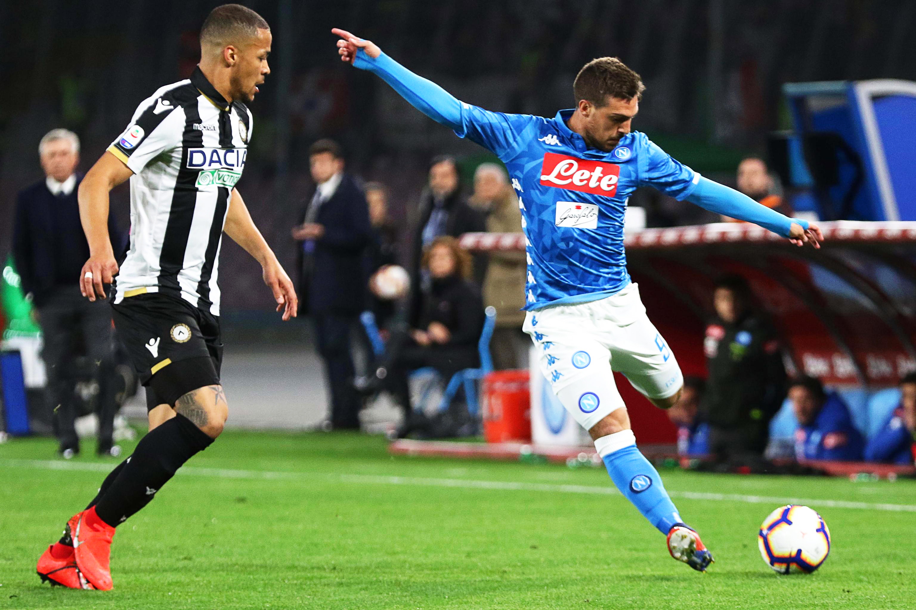 8场首发惊艳亮相！倪非凡一传进步大，但关键局仍靠老将（连续8场首发表现惊艳！倪非凡一传显著提升，关键时刻仍需老将托底）