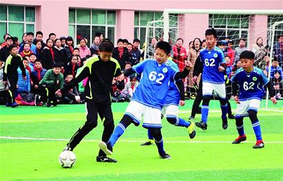 博主：国足选帅名单已上报，竞争主要在邵佳一和李国旭间展开（国足选帅候选名单已上报，邵佳一与李国旭成为主要竞争者）