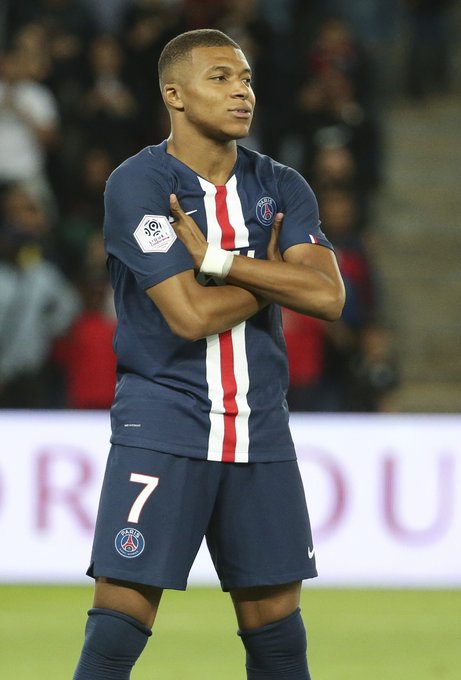 亚冠生死战！布里兰主场绞杀江原FC，8球神锋破局（亚冠生死局！布里兰主场强压江原FC，8球锋霸打破僵局）