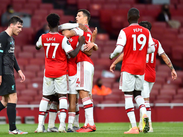 皇马主场1-2不敌曼城，赛后伯纳乌球场响起嘘声（曼城客场2-1击败皇马，赛后伯纳乌嘘声四起）