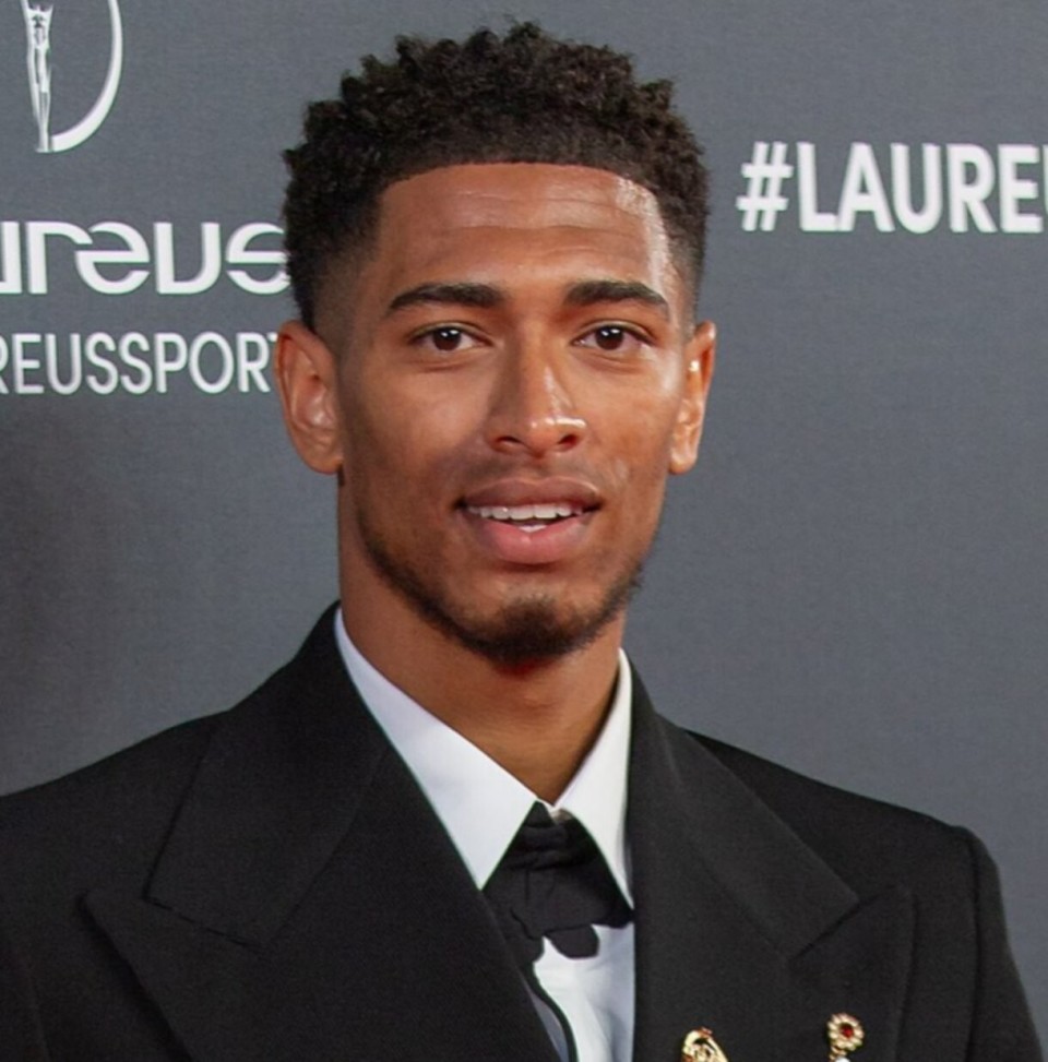 2025巴甲33轮：罗尼双响，公鸡客场逆转击溃狮子（2025巴甲第33轮：罗尼梅开二度，公鸡客场逆转大胜狮子）