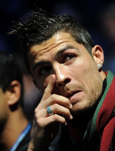 胖了？美媒晒浓眉训练图配文：浓眉的肚子从衣服里露出来了！（胖了吗？美媒晒浓眉训练照：衣摆上翻，腹部露出！）